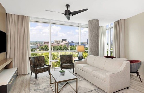 Downtown Atlanta Condo | Wyndham Atlanta Resort | 1BR/1BA King Bed Suite