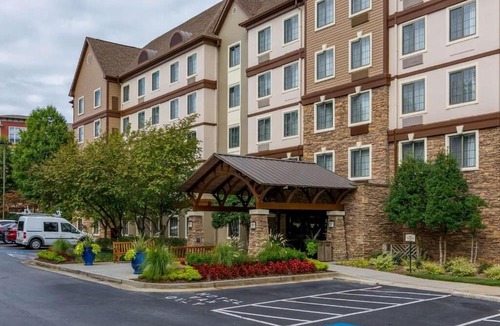 Dunwoody Apartment | Perfect Location for Your Next Getaway! Convenient Suite w/FREE Breakfast, Pool