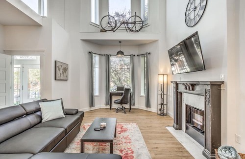 Central West End Apartment | Walkable Studio in Central West End | Near Barnes Jewish | St. Louis MO