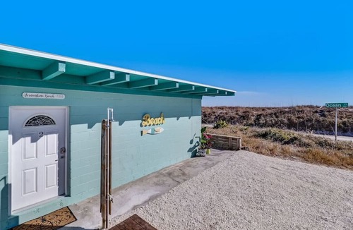 Fernandina Beach Apartment | Sea Glass Cottage #2 | Renovated | Beachfront w/Dune Views | Outdoor Courtyard
