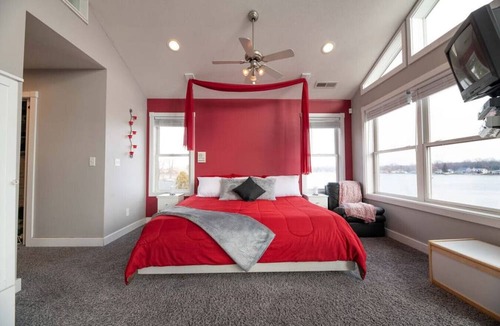 Alto Apartment | Campau Lake Retreat | 3 Levels | Family-Friendly