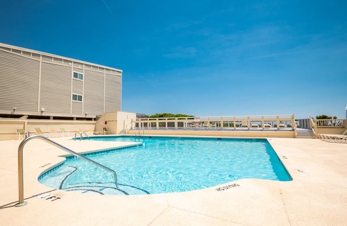 Caswell Beach Condo | A Pelican's Paradise: Condo with Community Pool and Ocean Views