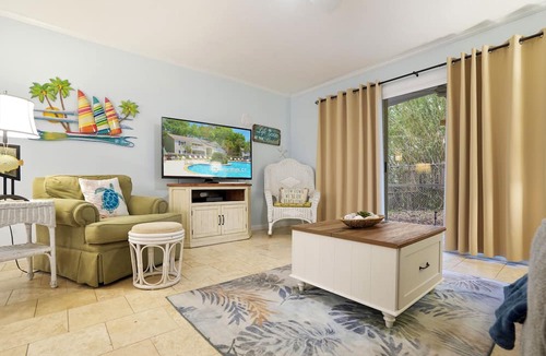 Demere Park Condo | 1BR Ground Floor Condo with Screened-in Porch! Reduced rates for August!