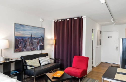 Brookwood Apartment | (CPD) Safe + Clean Studio World Cup Smart Choice for Solo Stays