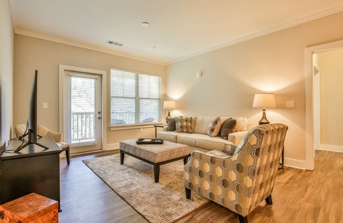 Town Center Apartment | Minutes to KSU in the heart of Town Center!