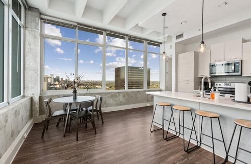 Peachtree Center Apartment | Luxury High-Rise|2 King Suites| Pool Skyline Views