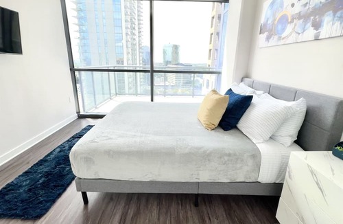 North Buckhead Apartment | Luxury 3BR Buckhead Penthouse/Pool/Balcony/Walk to Lenox,Phipps Plaza & Marta