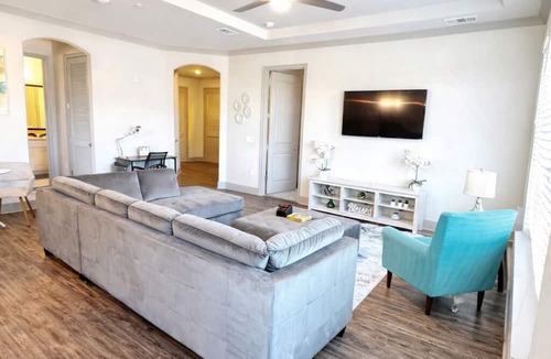 Lindbergh Apartment | Buckhead Quarters - Spacious with Private Balcony