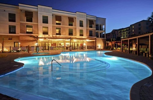 Jekyll Island Hotel | 2 Queen Beds | Free Breakfast & Pool | 5 mi to Golf Club and Nature Reserves