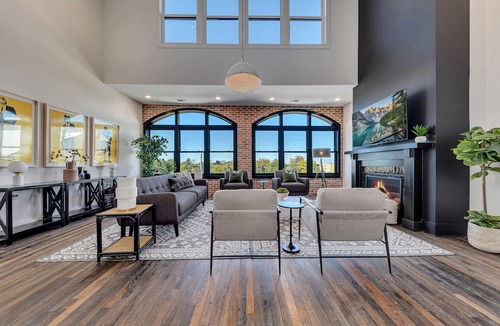 Castleberry Hill Apartment | Benz View Penthouse w Rooftop, Secure Parking