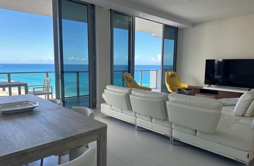Singer Island Apartment | Spectacular Beach front with WiFi, fitness room and Spa service