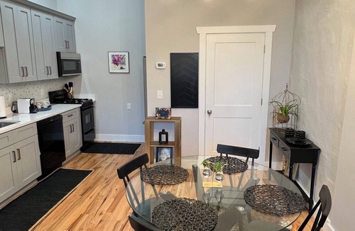 Brunswick Apartment | Chic Luxury Apartment in The Heart of Brunswick's Charming Historic Village