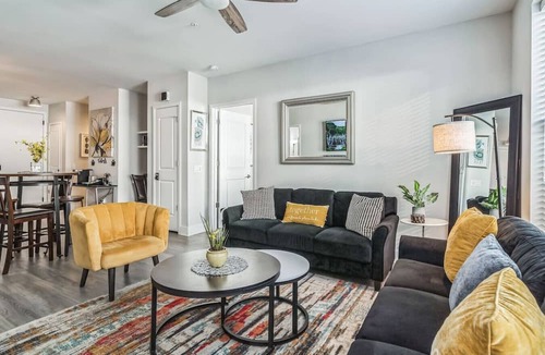 Cumberland Apartment | Walk to Braves, King bed, Mercedes Benz Stadium