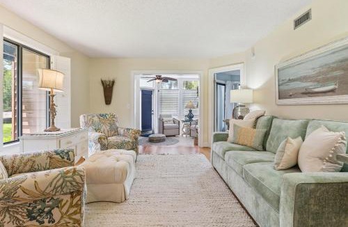 St. Simons Island House | Beachy Island Retreat - Minutes to East Beach, Pier Village & Golf