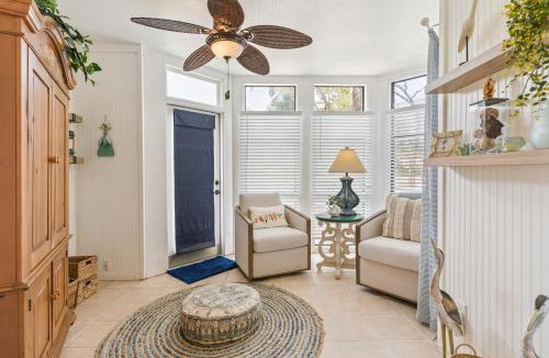 St. Simons Island House | Beachy Island Retreat - Minutes to East Beach, Pier Village & Golf