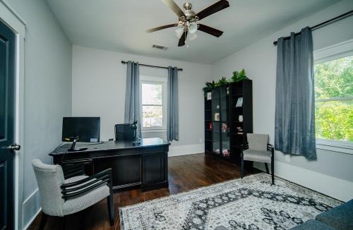 Westview House | BeltLine Retreat, Soaking Tub, Sleeps 8