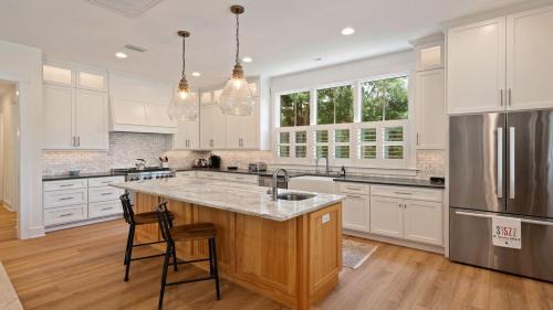 East Beach Villa | Luxury East Beach Vacation Rental with Private Pool, Sleeps 13, Astin Cottage