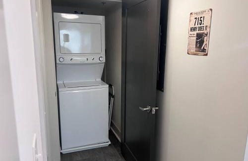 Cumberland Apartment | Free Parking! Comfy 1Bedroom Unit! 10 min to Midtown & 1 Mile To Braves Truist Park!