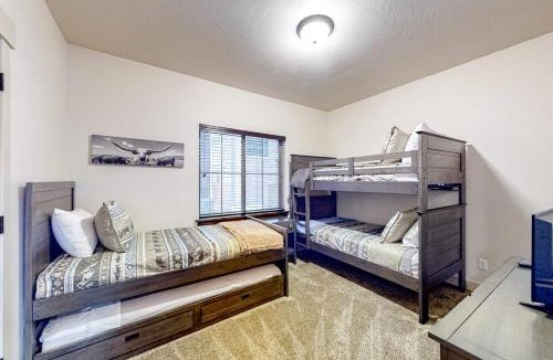 Bear Hollow Village House | Light-filled condo near Canyons Village with mountain view pool & hot tubs