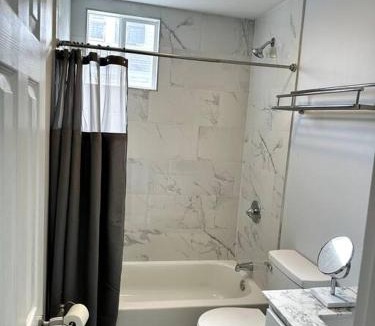 Schenectady Apartment | Newly 5 Star 3 Beds 1 Bath ideal Short term rental