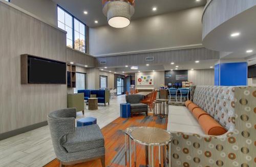 Sandy Springs Hotel | Holiday Inn Express & Suites Atlanta Perimeter Mall Hotel by IHG