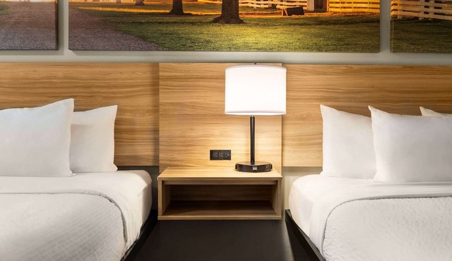 Days Inn & Suites by Wyndham Lancaster Amish Country