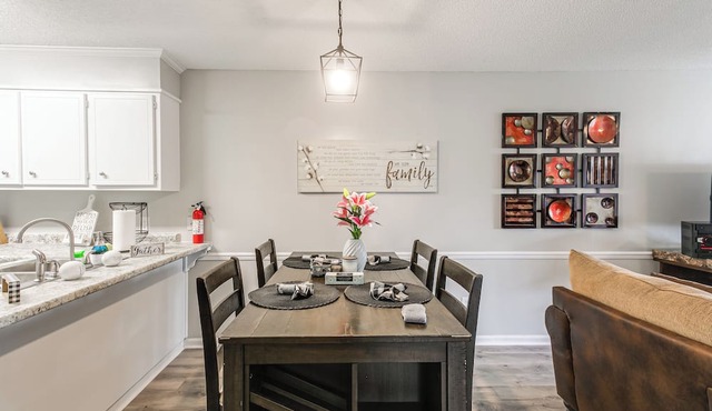 9 Mi to Moody Afb: Newly Updated Condo Near Dining