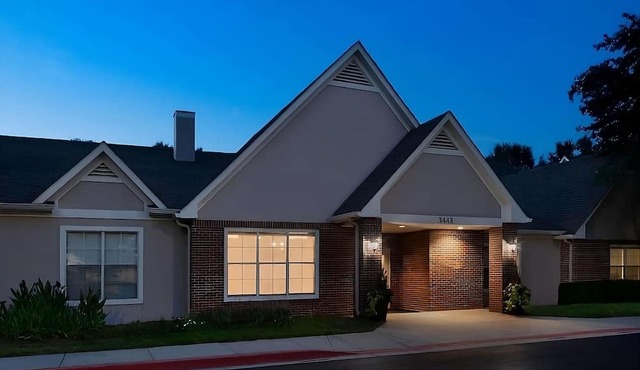 Family Hotel with Fully Equipped Kitchen & Outdoor Pool in Downtown Kennesaw!