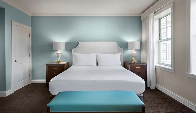 Newly-renovated Unit w/Parking! Pets Are Welcome! W/Pool & Cinema Onsite!