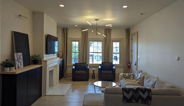 Wine, Dine, Walk! Designer Style & Prime Location Modern 1st Floor Apartment