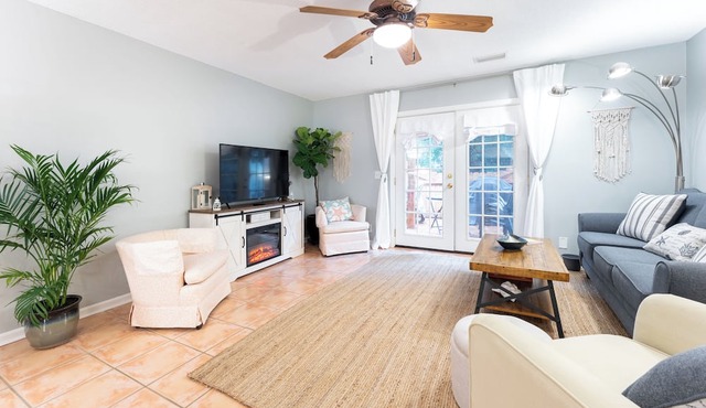 Bring pets! Steps2pool, bike2beach, easy on/off island, 3 beds, bikes incl!