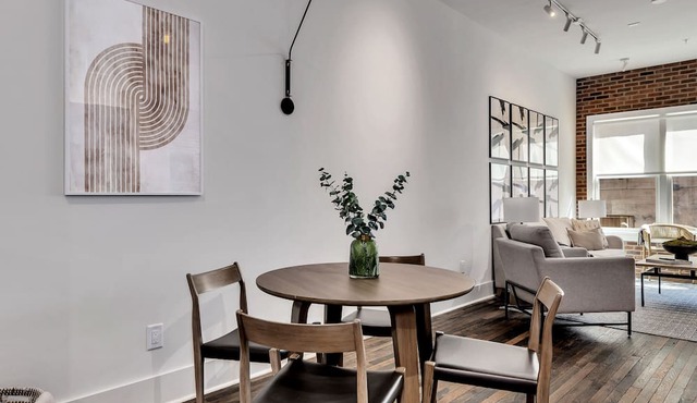 Loft Style Spacious Lux Apt 102, sleeps 6