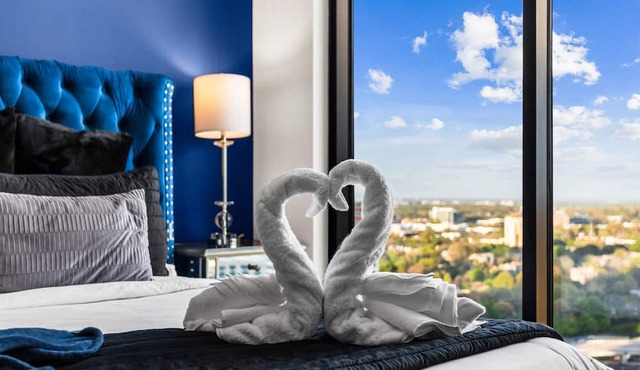 25th Floor Midnight Oasis | Skyline Views, Balcony, Near Mercedes-Benz Stadium