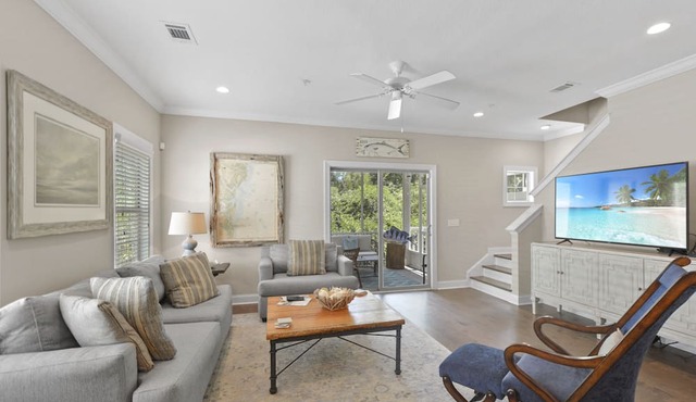 Great location. Easy off the island. 2 miles to beaches & pier/village area.