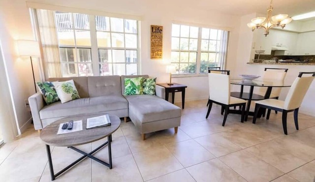 270B - Boca Retreat w/Pool, Parking, Near Evert Tennis & Shops