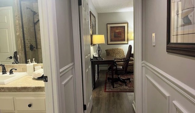 Spacious 3 bed 2 bath condo close to Memorial Park, Five-points, & UGA in Athens