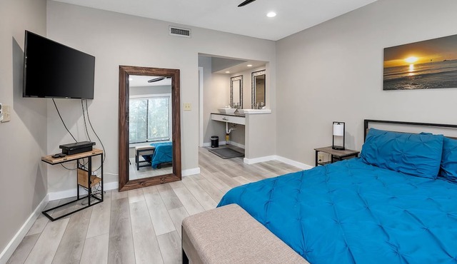 Located in Sea Palms West. Convenient to all the island has to offer.