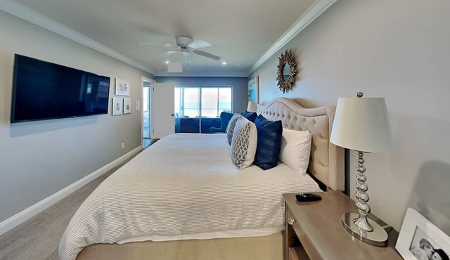 Oceanfront Condo-Sunroom, Stunning Views + Steps to the Beach