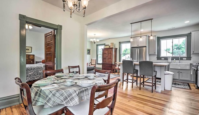 ‘The Ruebling House’ Cozy Defiance Apartment!