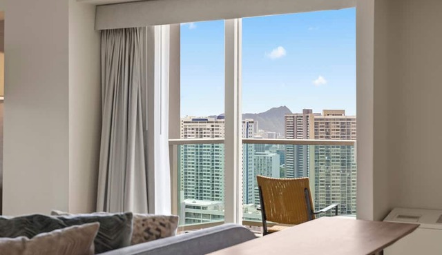34th Floor Ala Moana Large Regal Suite - 2Br/3Ba, Book Now at Special Rate!