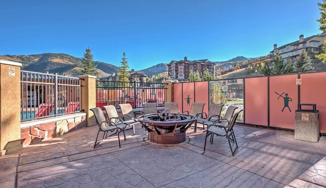 Ski-In/Ski-Out Studio at Sundial Lodge w/Hot Tub!