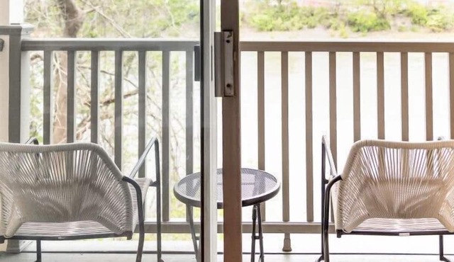 WALK to Downtown & Broadway - Pool, Parking & Patio