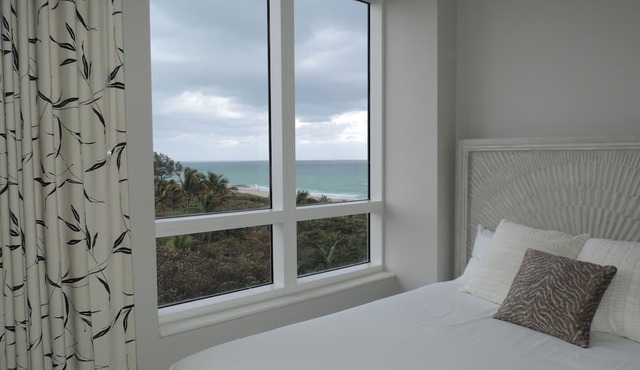 Palm Beach Marriott Resort Spa 2 bd/2ba On Beach Great Ocean View Now Available