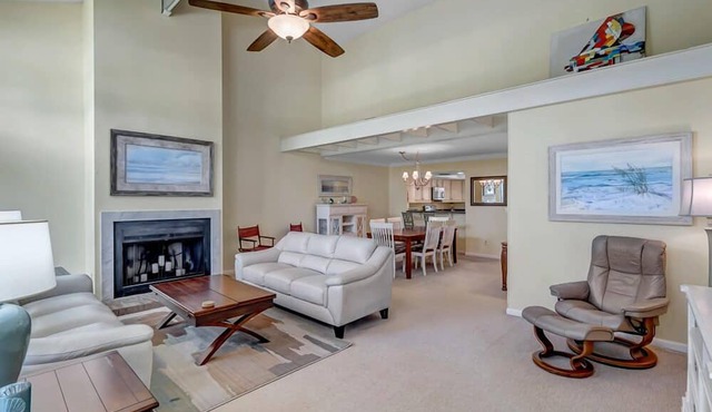 Belle Vue - Modern condo near beach w/golf views
