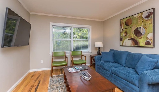 Renovated 1BR Apartment Steps from WFU Hospital