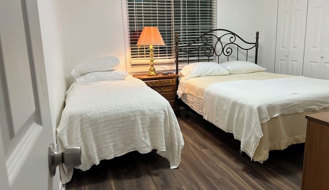3 Queen + 1 twin bed/2 Full baths Luxury Apartment