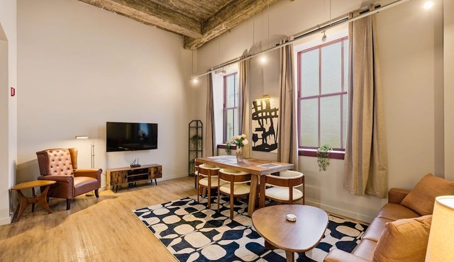 The Paragon | 2BR | Rooftop Pool + King Bed + WD