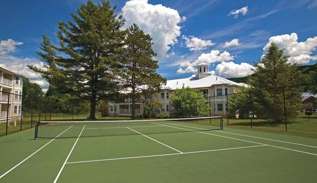 Cozy 2-bedroom apartment with WiFi, fitness room in enjoyable Lee