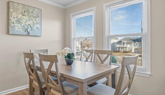 Seaside Luxury Retreat - U. Peaceful getaway or an adventure-filled retreat!