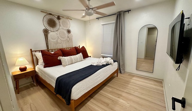 2 king beds -2nd floor walk 2 beach apt2
